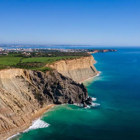بيت للعطل Coolhouses Algarve Luz, 3 Bed Townhouse, & Superb View, Casa Salute *