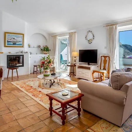 بيت للعطل Coolhouses Algarve Luz, 3 Bed Townhouse, & Superb View, Casa Salute Luz