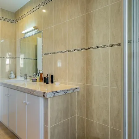 Coolhouses Algarve Luz, 3 Bed Townhouse, & Superb View, Casa Salute *