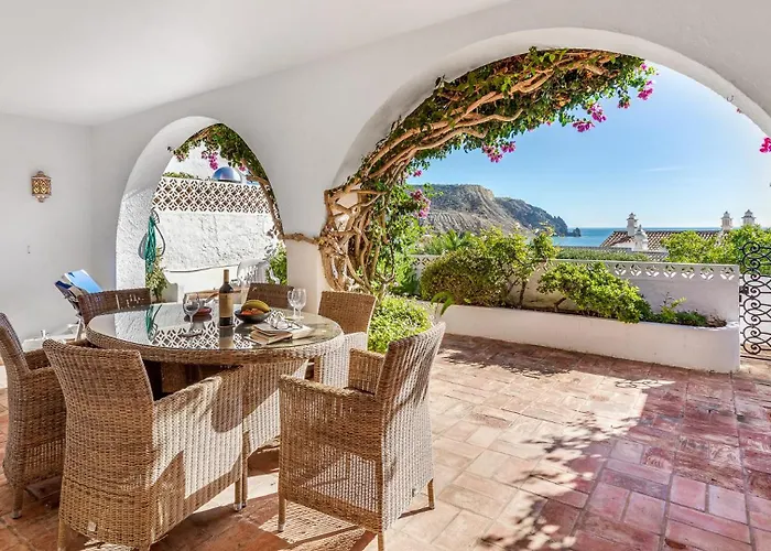 Coolhouses Algarve Luz, 3 Bed Townhouse, & Superb View, Casa Salute