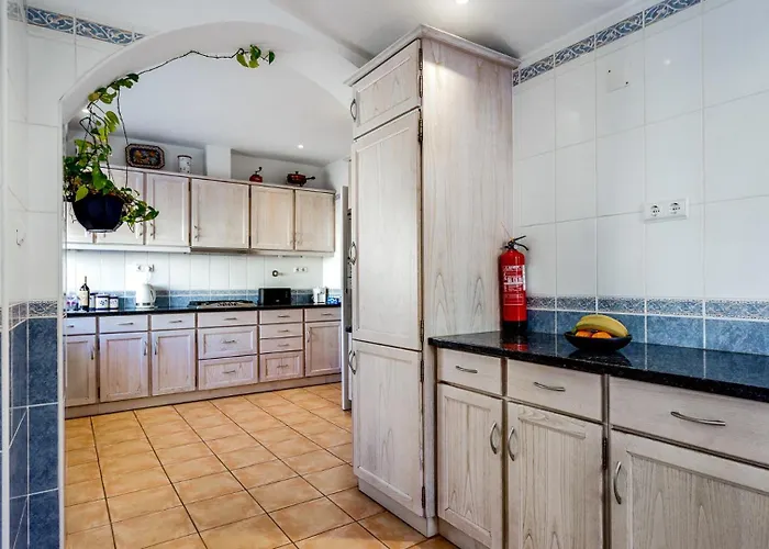 Coolhouses Algarve Luz, 3 Bed Townhouse, & Superb View, Casa Salute * Luz